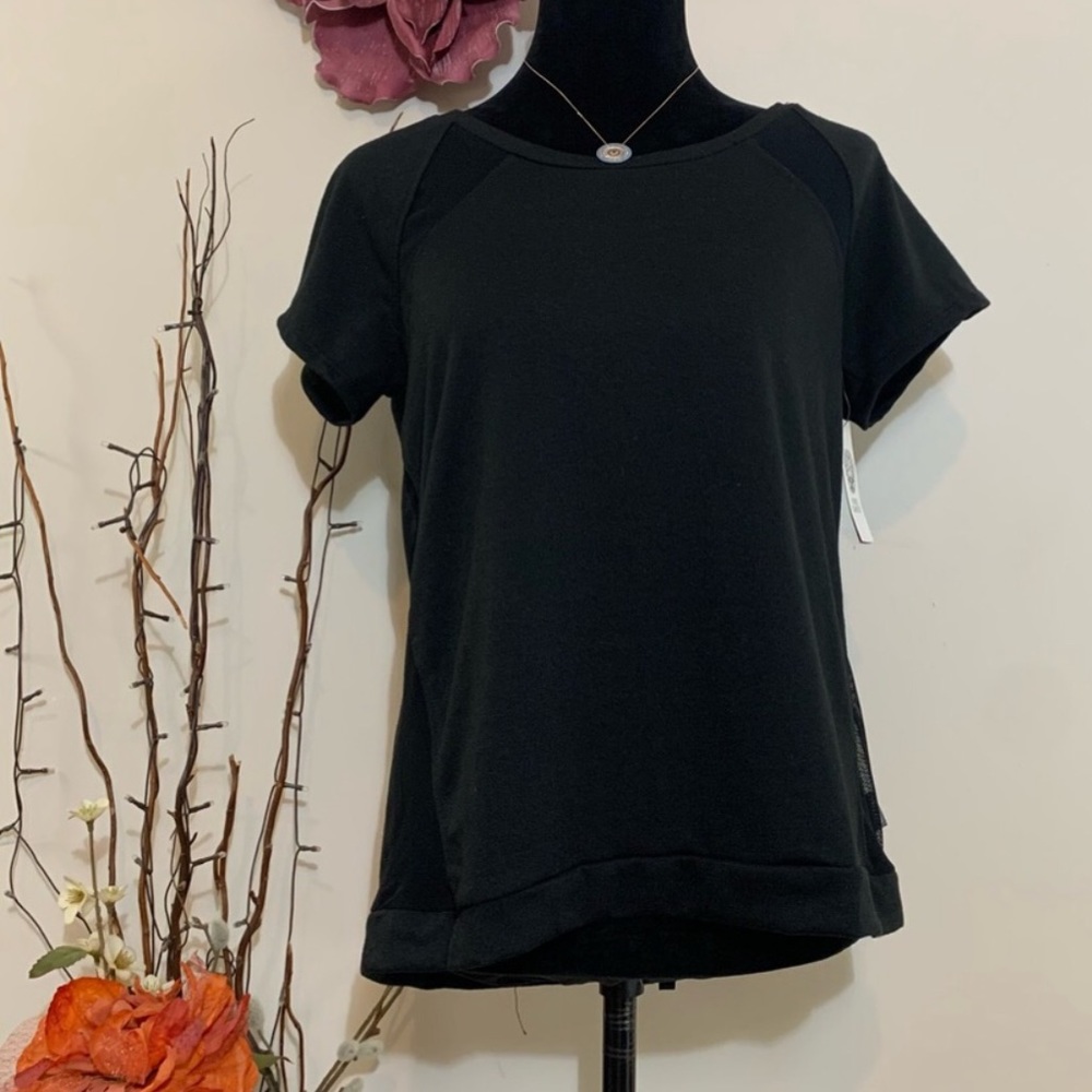 VINCE CAMUTO | Black Short Sleeve Mesh Panel Top